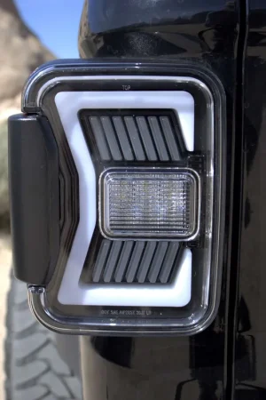 Winjet 2019-2024 JEEP GLADIATOR JT LED SEQUENTIAL TAIL LIGHTS-GLOSS BLACK CHROME HKMR CTRNG0668-GBC-SQ Express Delivery